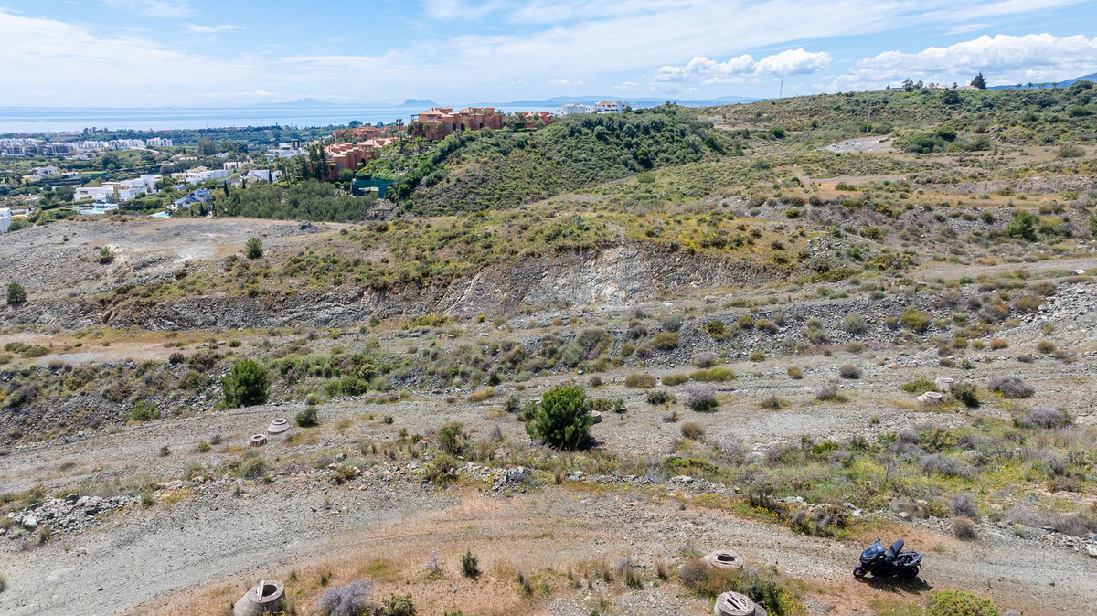 2,400 m² Plot in Benahavís - Photo 7