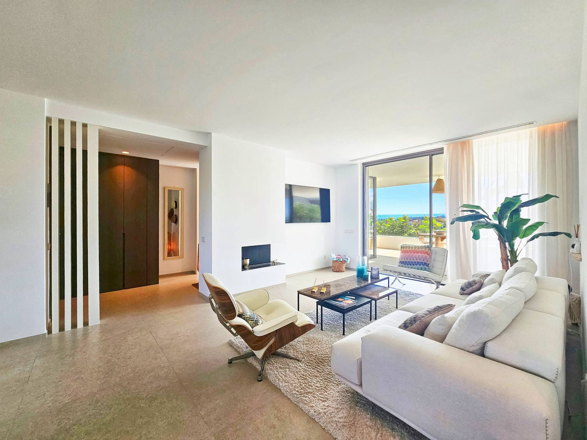 3 Bedroom Apartment in Benahavís - Photo 5