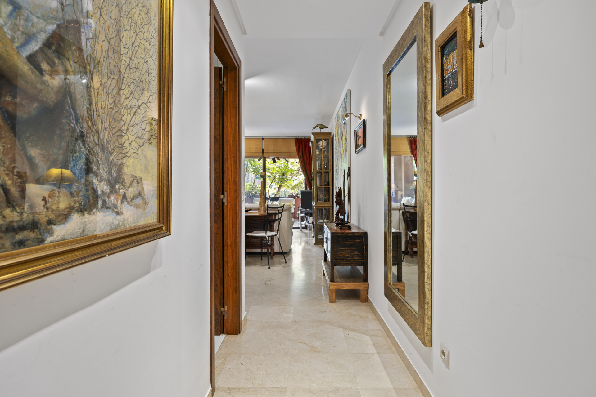 3 Bedroom Apartment in Marbella - Photo 3
