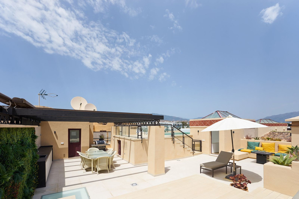 3 Bedroom Penthouse in Estepona - Photo 41
