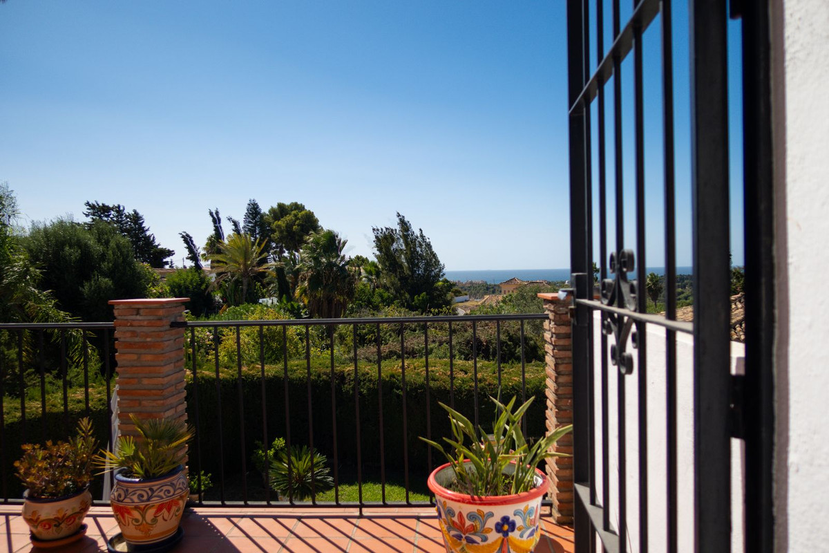 3 Bedroom Villa in Estepona - Photo 8