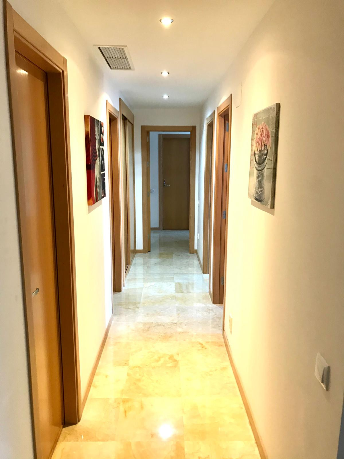3 Bedroom Apartment in Marbella - Photo 11