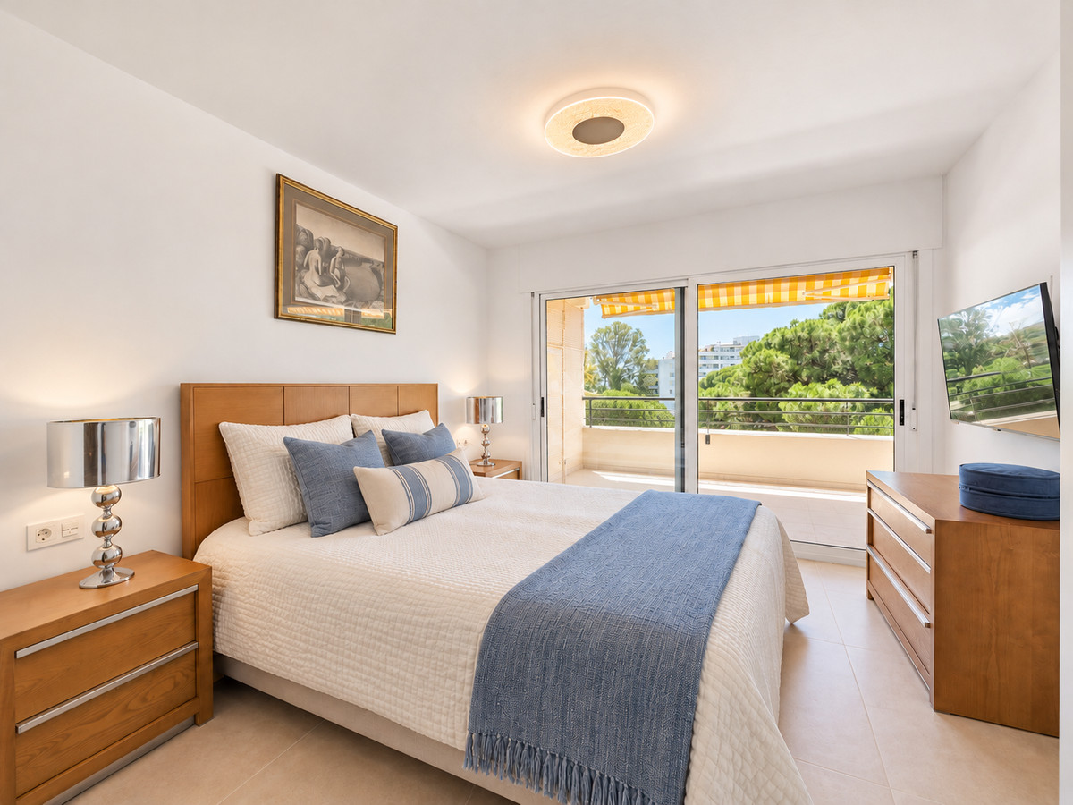 4 Bedroom Penthouse in San Pedro de Alcántara - Photo 8