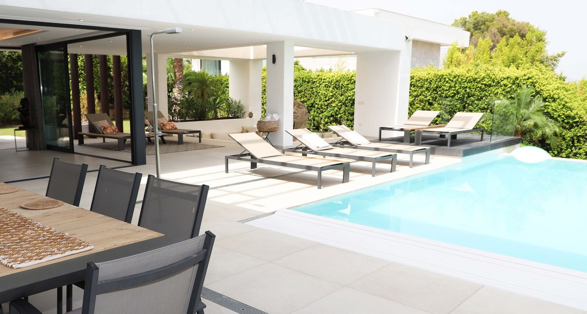 5 Bedroom Villa in Estepona - Photo 14