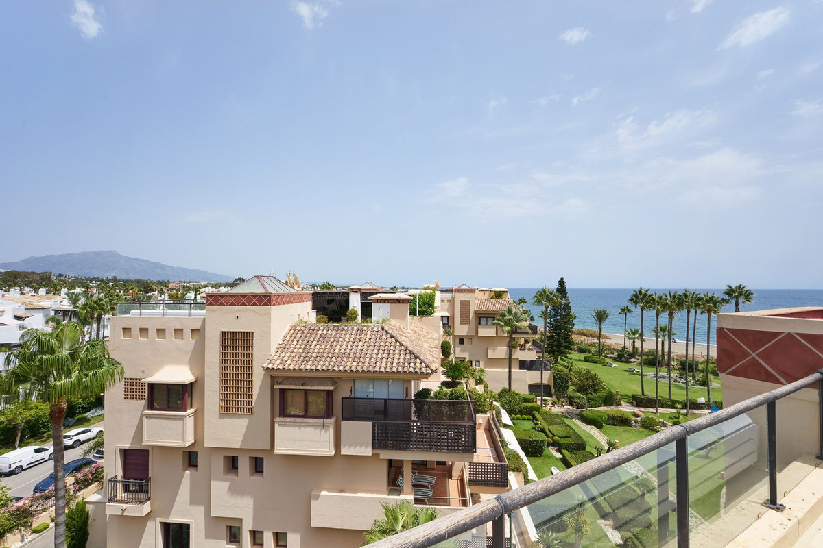 3 Bedroom Penthouse in Estepona - Photo 47
