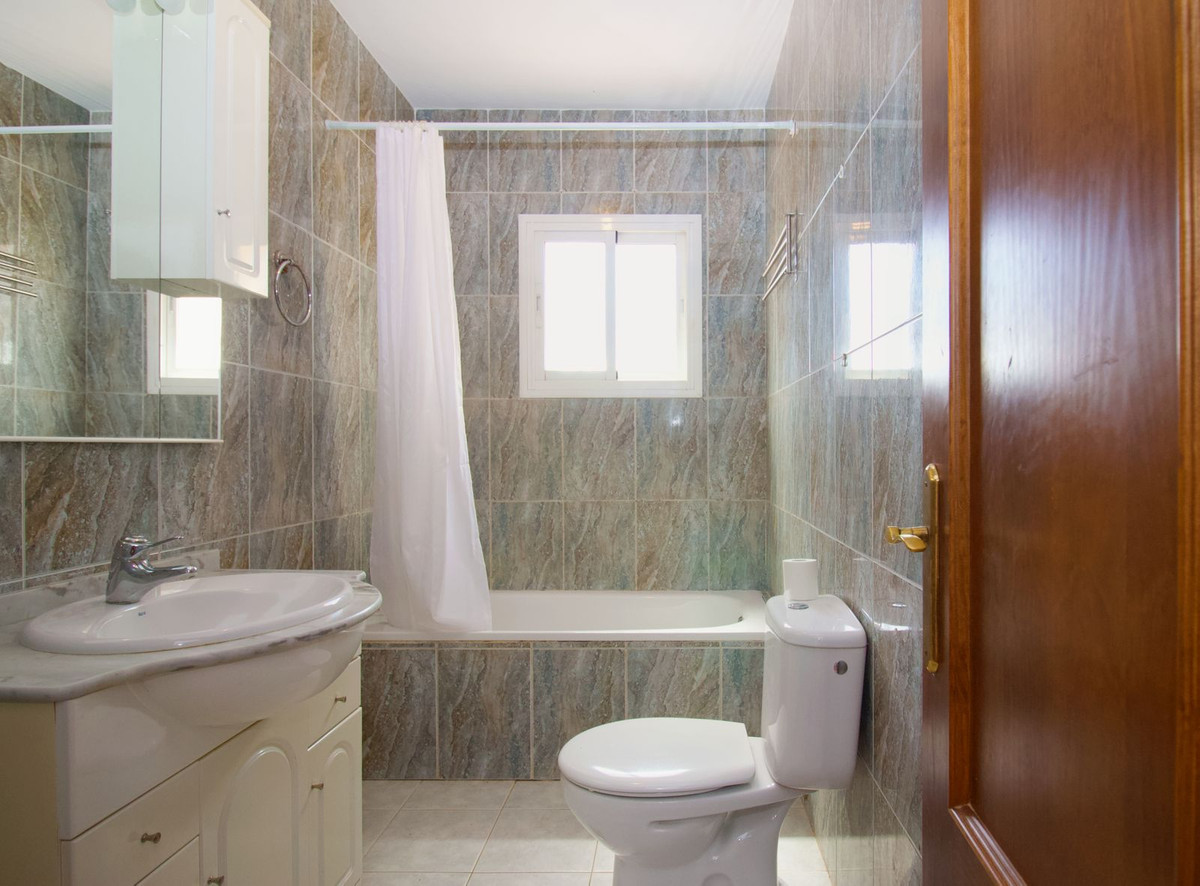 3 Bedroom Villa in Coín - Photo 20