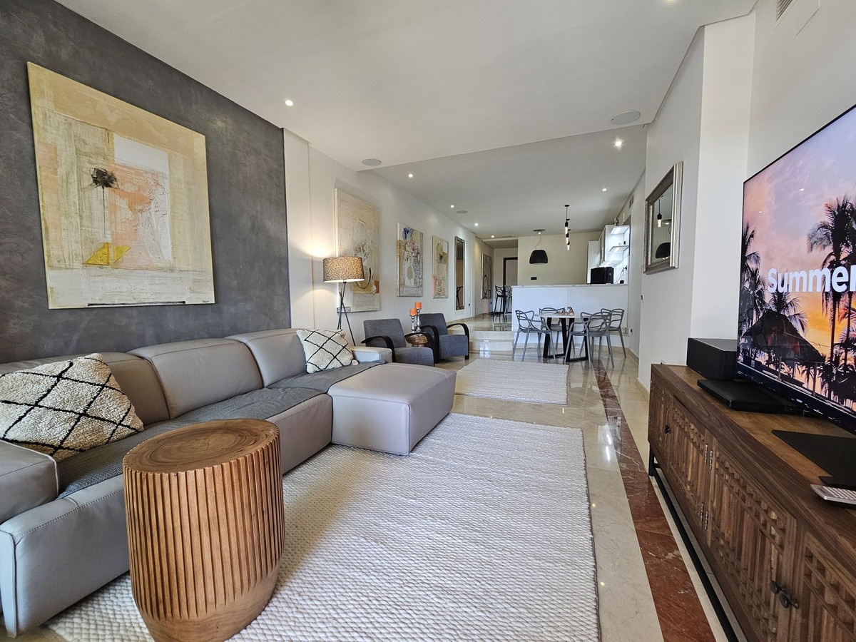 3 Bedroom Apartment in Marbella - Photo 6