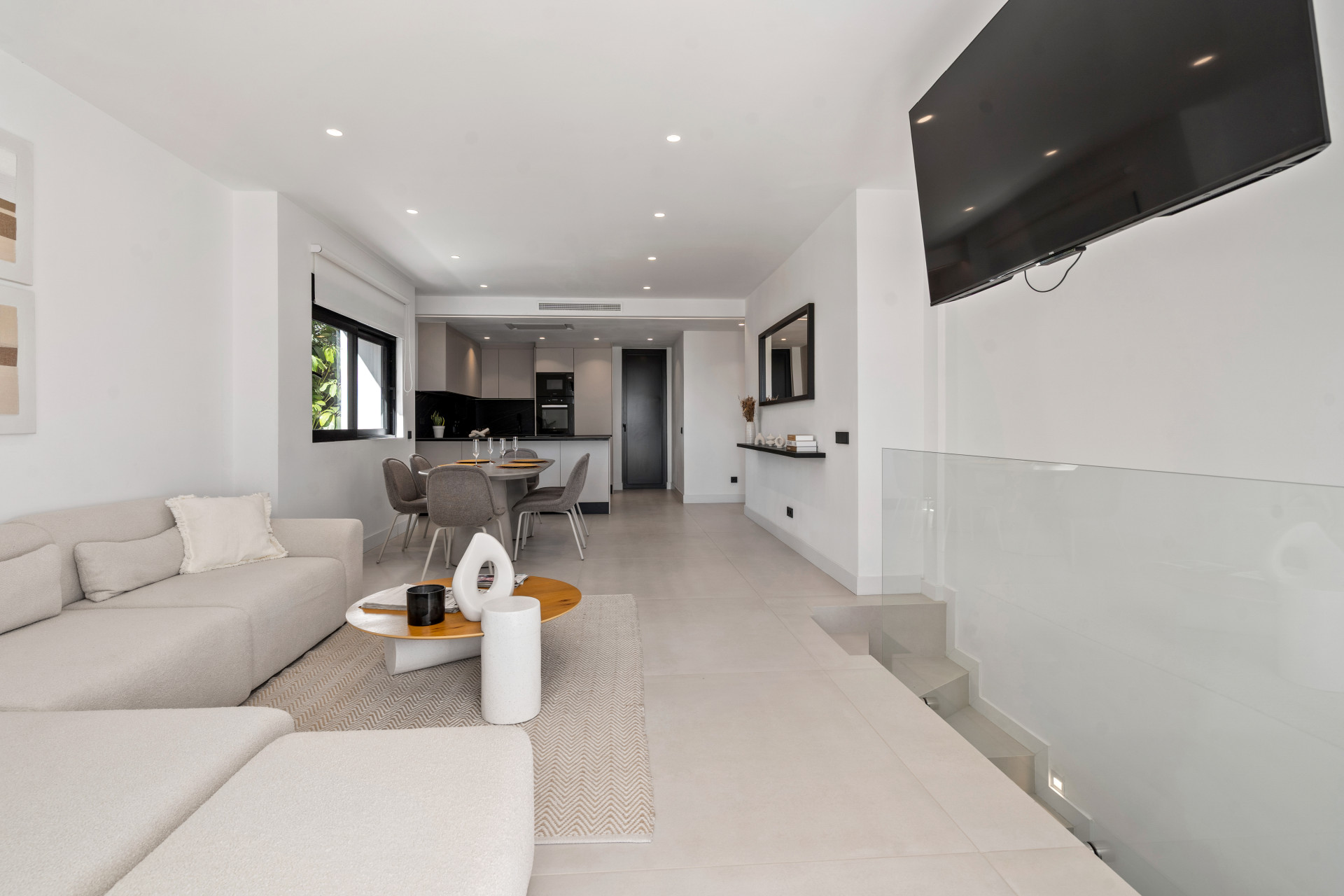 4 Bedroom Townhouse in Estepona - Photo 7