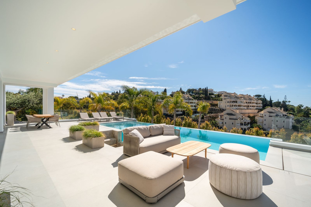 5 Bedroom Villa in Marbella - Photo 52