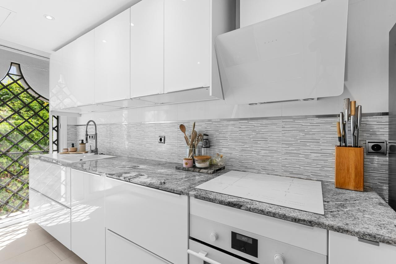 3 Bedroom Penthouse in Benahavís - Photo 11