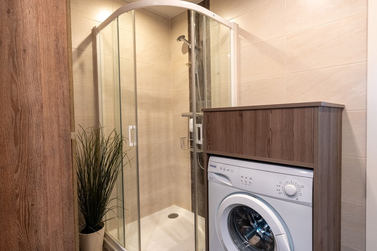 2 Bedroom Apartment in Fuengirola - Photo 12