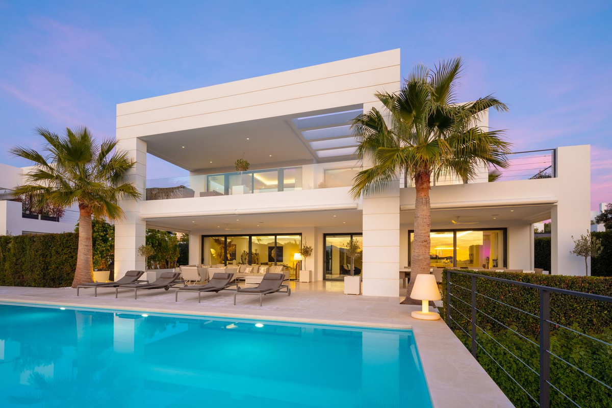 7 Bedroom Villa in Marbella - Photo 3