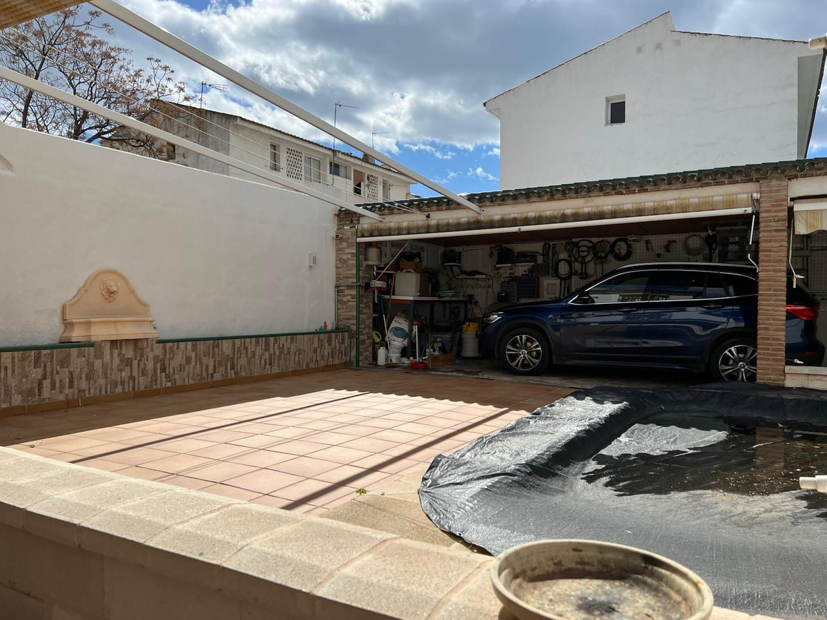 4 Bedroom Villa in Marbella - Photo 31