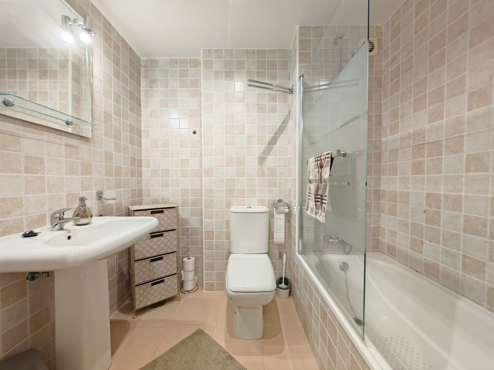 2 Bedroom Apartment in Marbella - Photo 13
