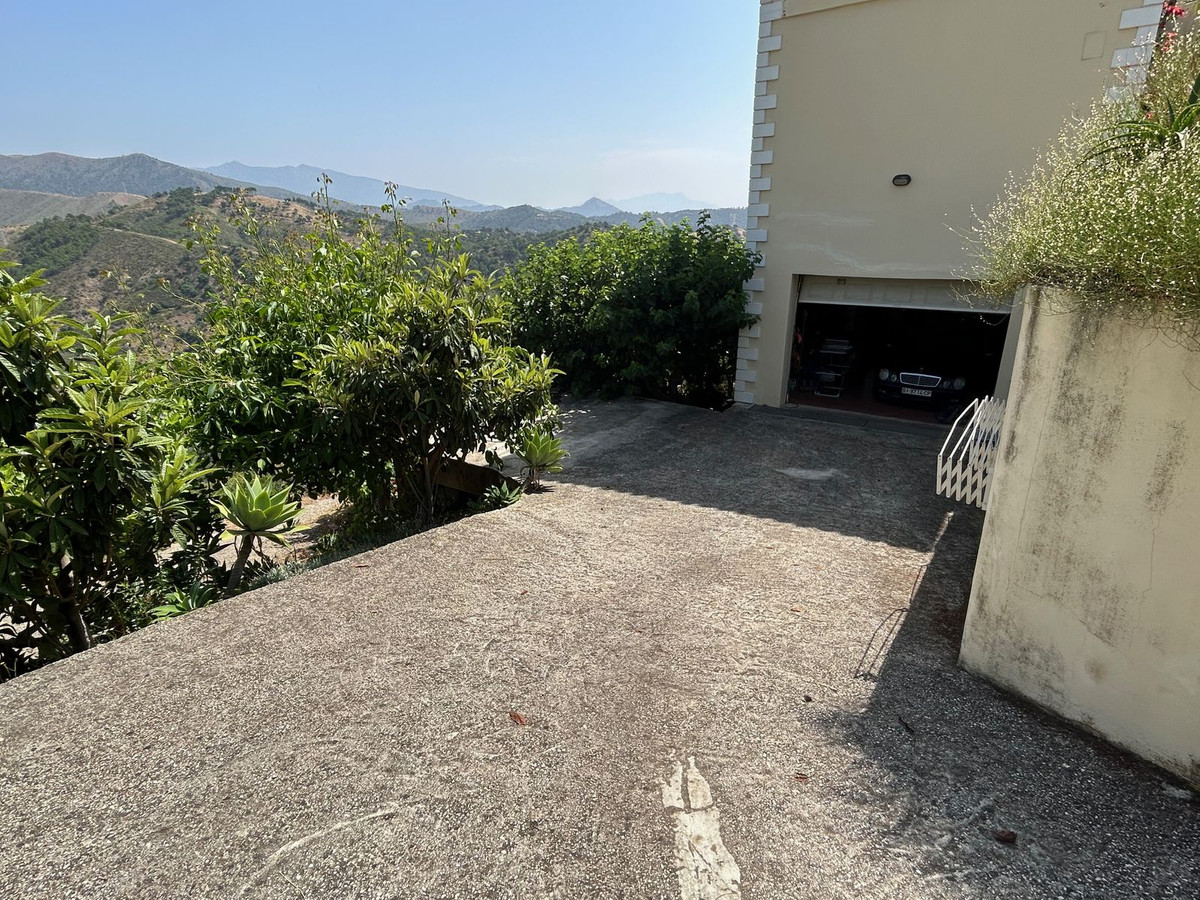 7 Bedroom Villa in Estepona - Photo 44