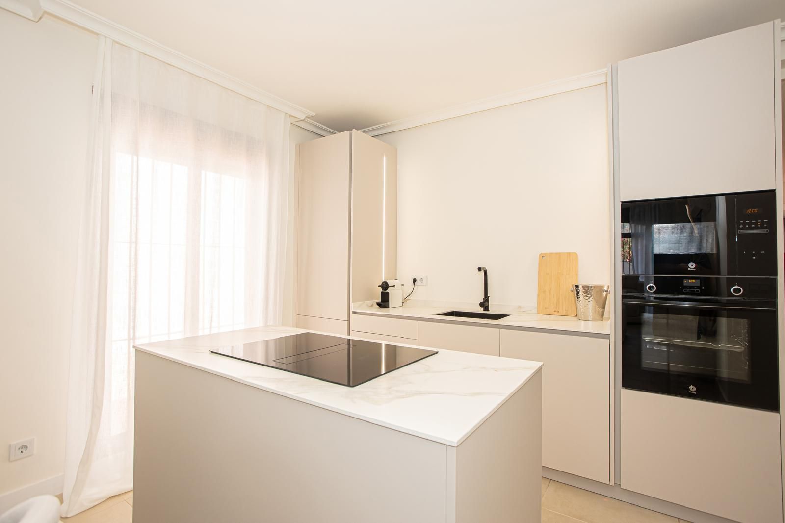 3 Bedroom Apartment in Marbella - Photo 2