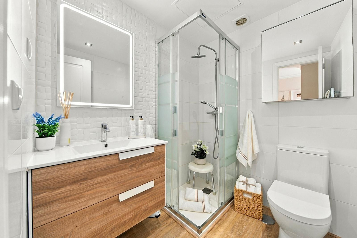 2 Bedroom Apartment in Marbella - Photo 24