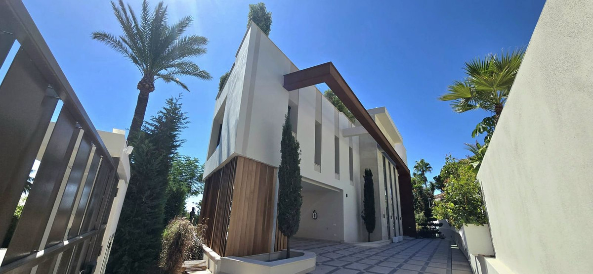 5 Bedroom Villa in Marbella - Photo 10
