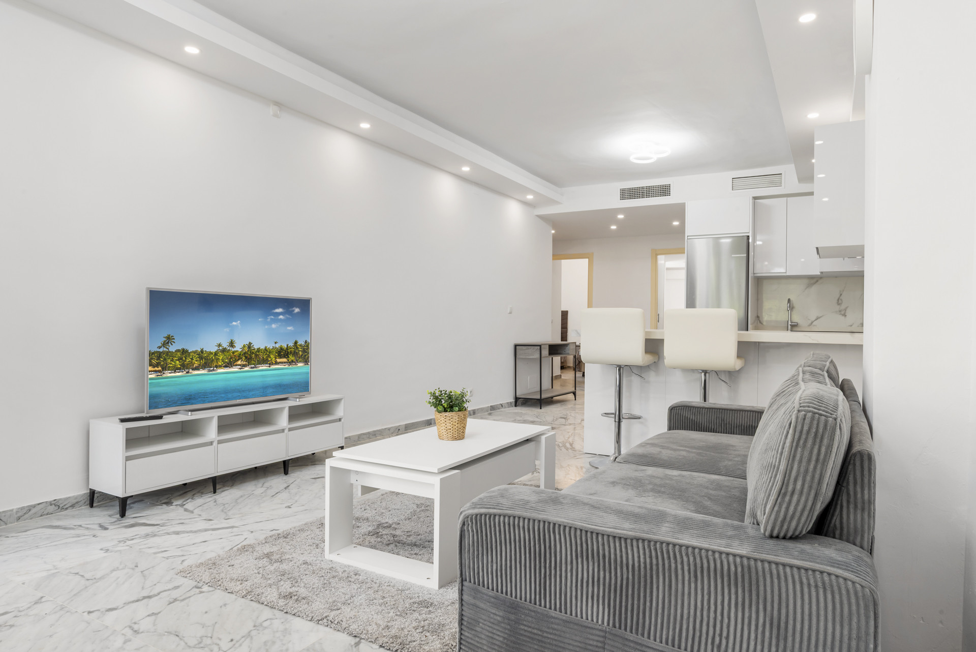 3 Bedroom Apartment in Marbella - Photo 5