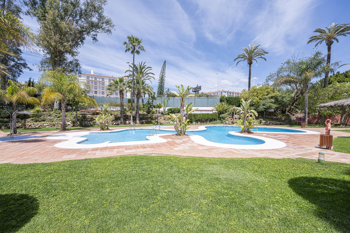 2 Bedroom Apartment in Marbella - Photo 23