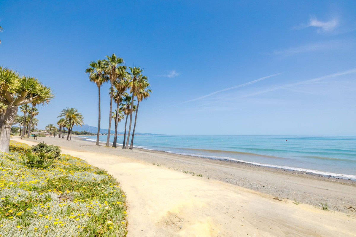 2 Bedroom Apartment in Estepona - Photo 22