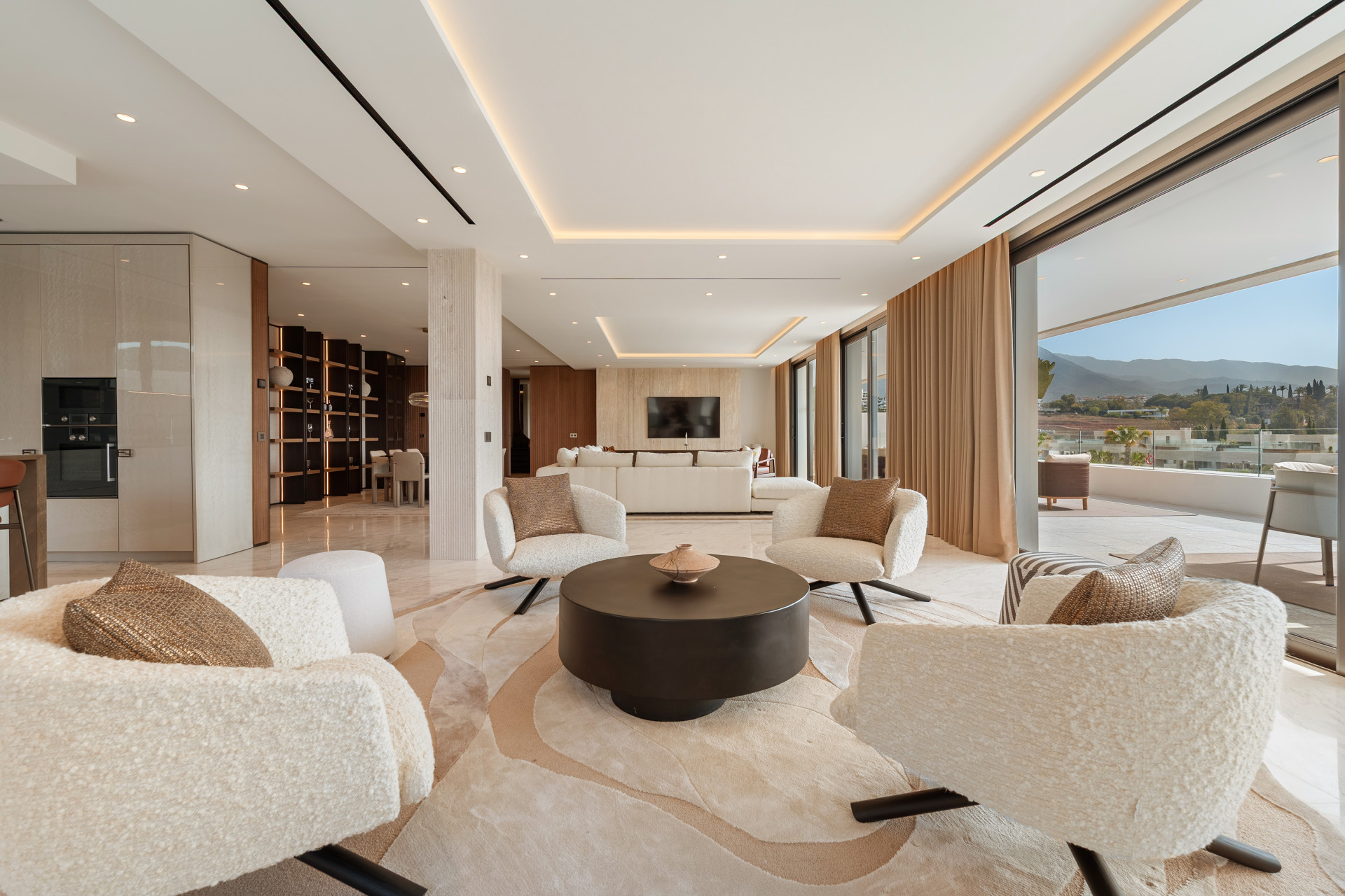 4 Bedroom Villa in Marbella - Photo 7
