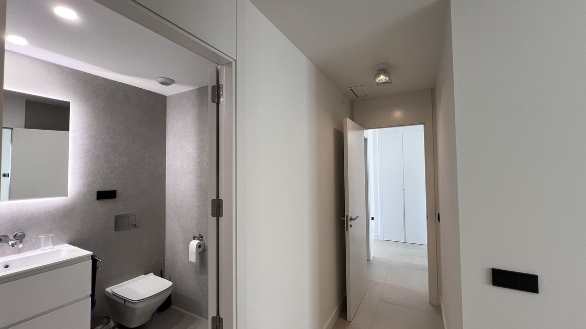 3 Bedroom Apartment in Marbella - Photo 20