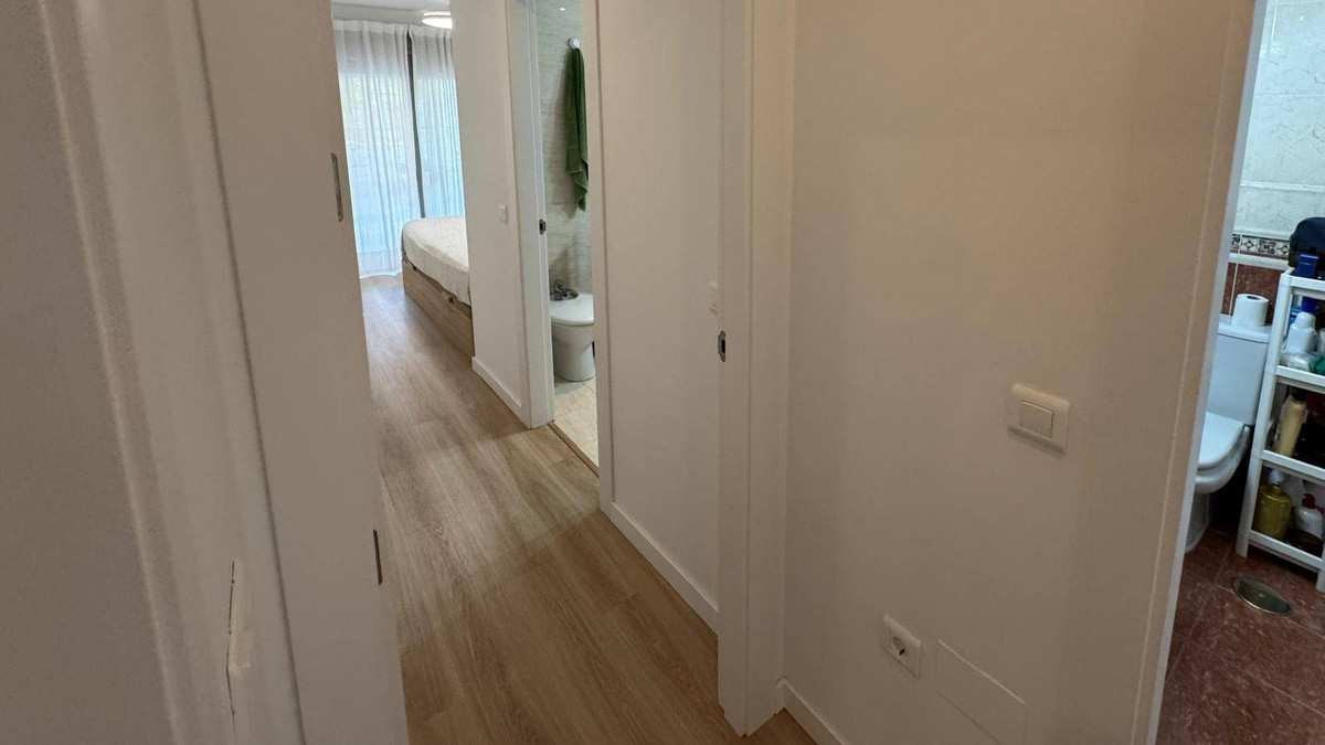 2 Bedroom Apartment in Fuengirola - Photo 8