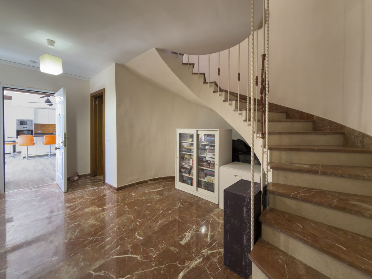5 Bedroom Villa in Coín - Photo 36