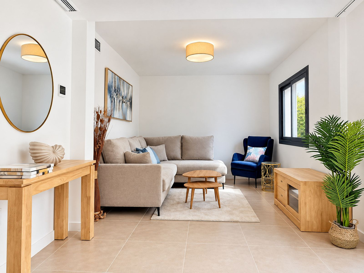3 Bedroom Townhouse in Estepona - Photo 2
