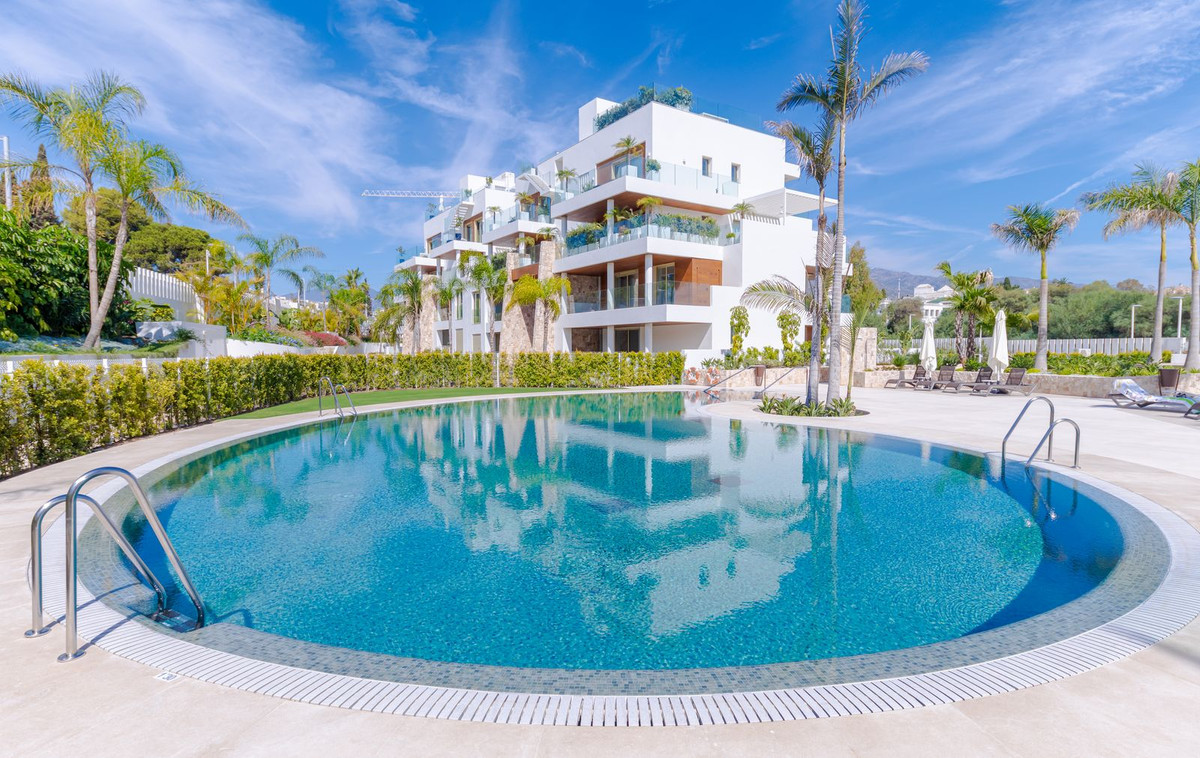 2 Bedroom Apartment in Marbella - Photo 2