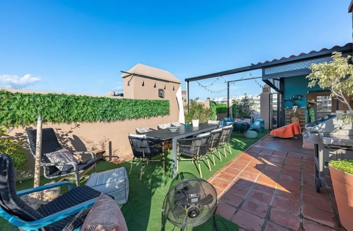 3 Bedroom Penthouse in Estepona - Photo 15