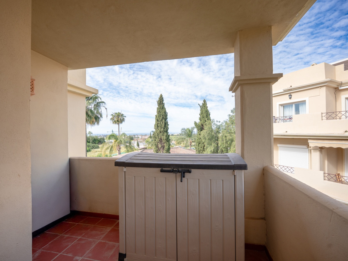 1 Bedroom Penthouse in Estepona - Photo 23