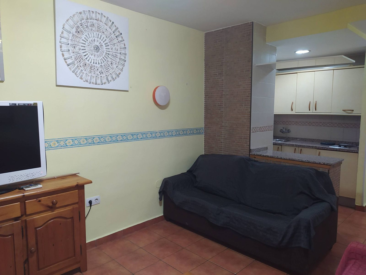 1 Bedroom Apartment in Torremolinos - Photo 7