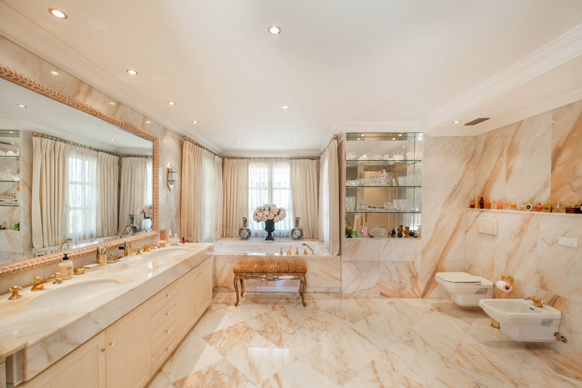 4 Bedroom Villa in Marbella - Photo 13
