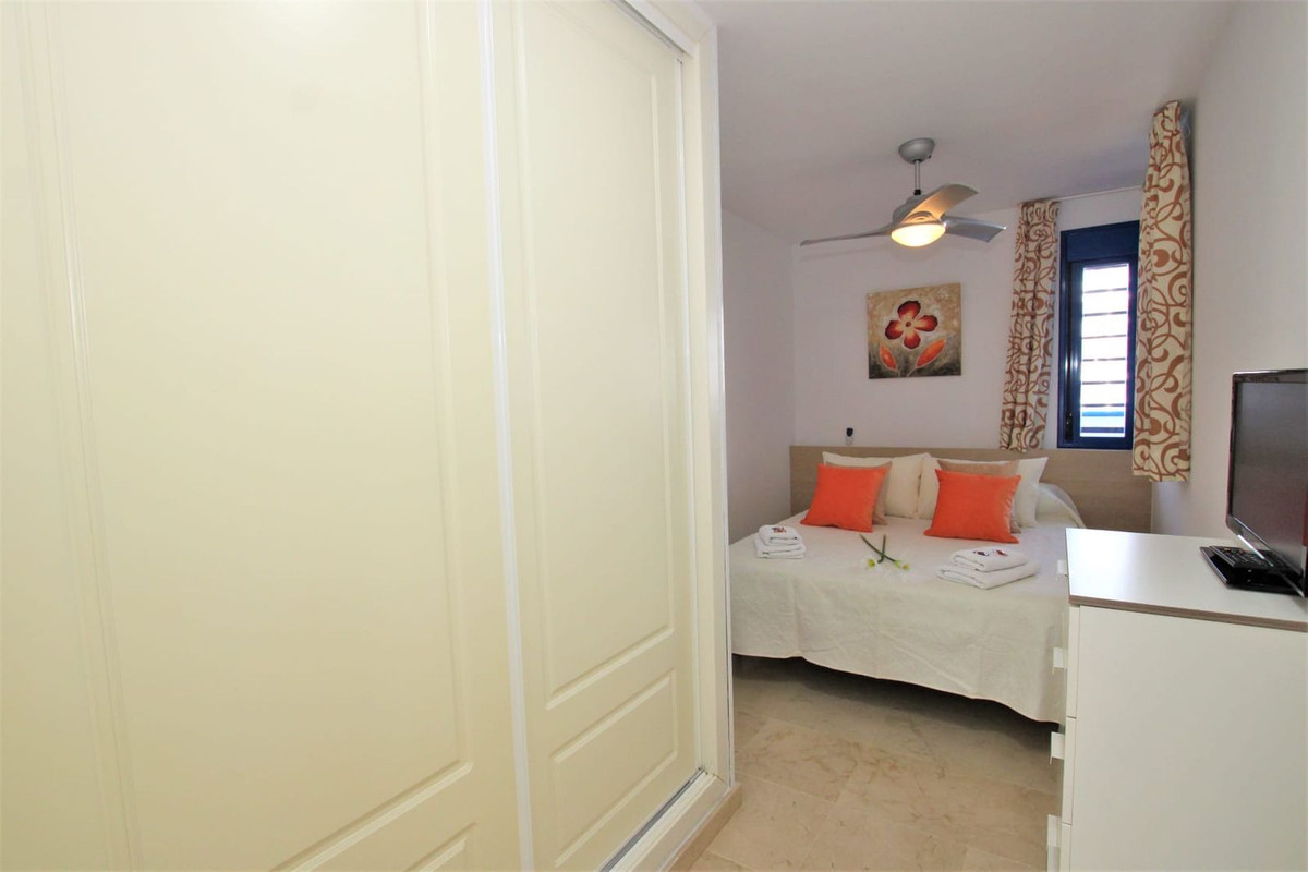 1 Bedroom Apartment in Benalmádena - Foto 8