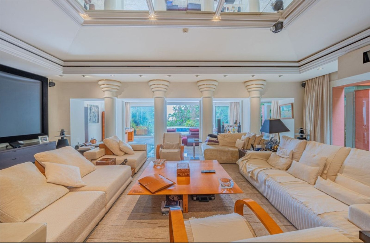 5 Bedroom Villa in Marbella - Photo 40