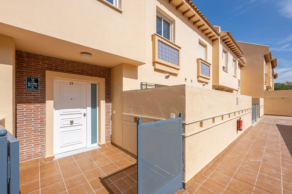 4 Bedroom Townhouse in Mijas - Photo 8