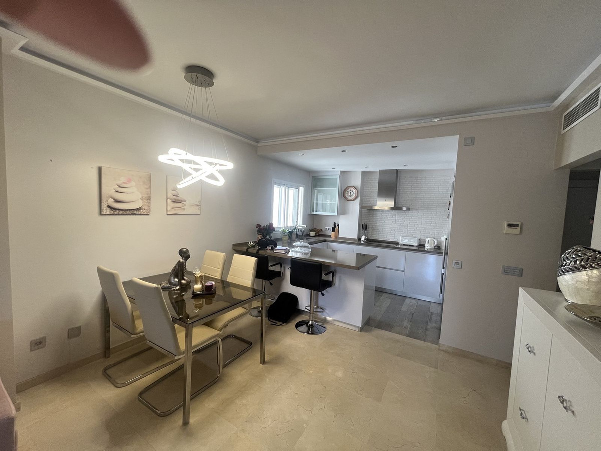 3 Bedroom Penthouse in Estepona - Photo 15