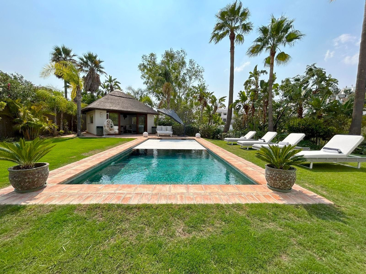 4 Bedroom Villa in Estepona - Photo 31