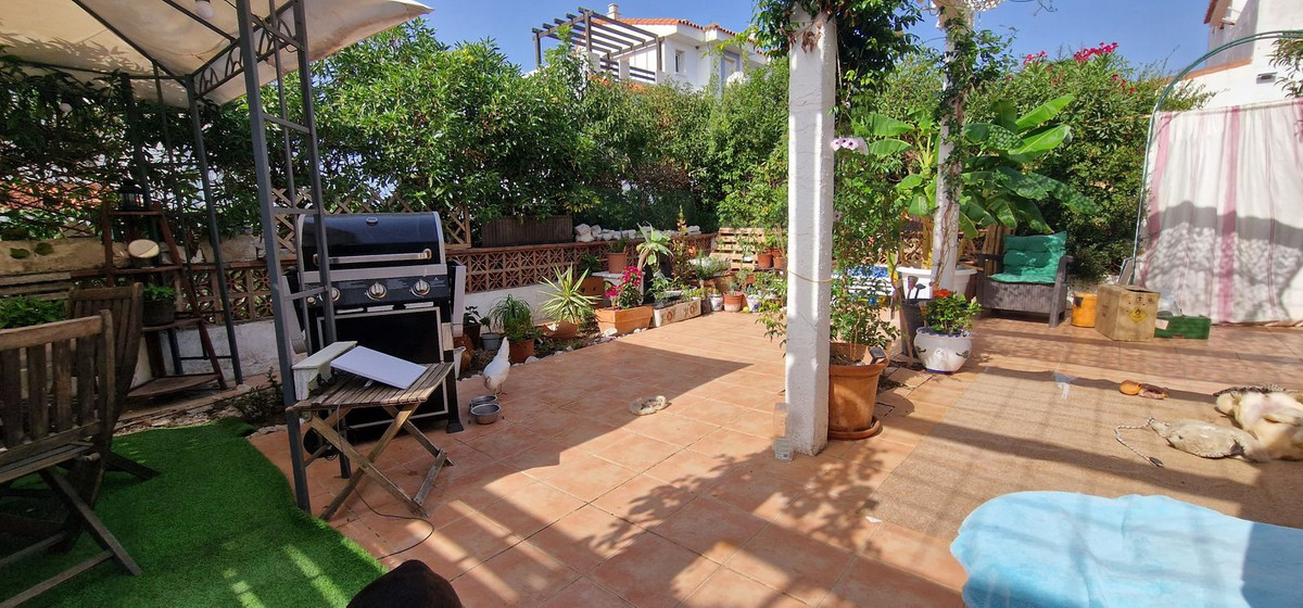 3 Bedroom Villa in Manilva - Photo 2