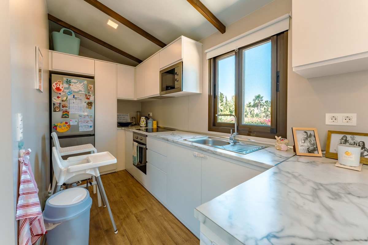 4 Bedroom Villa in Estepona - Photo 44