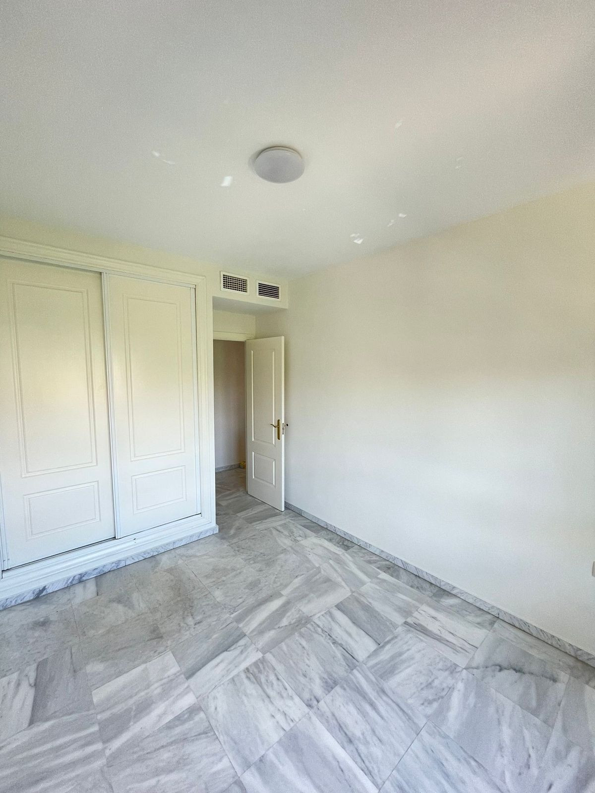 2 Bedroom Apartment in Mijas - Photo 2