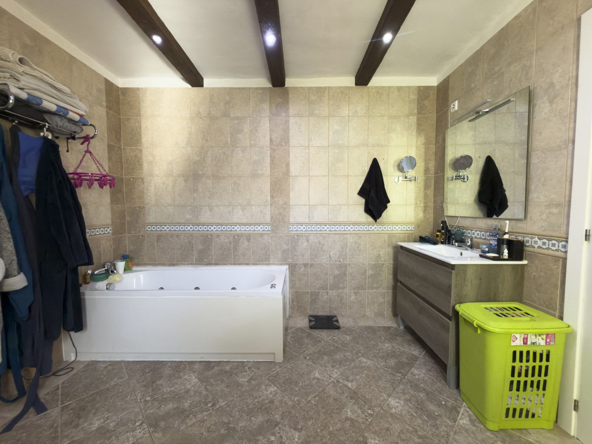5 Bedroom Villa in Coín - Photo 53