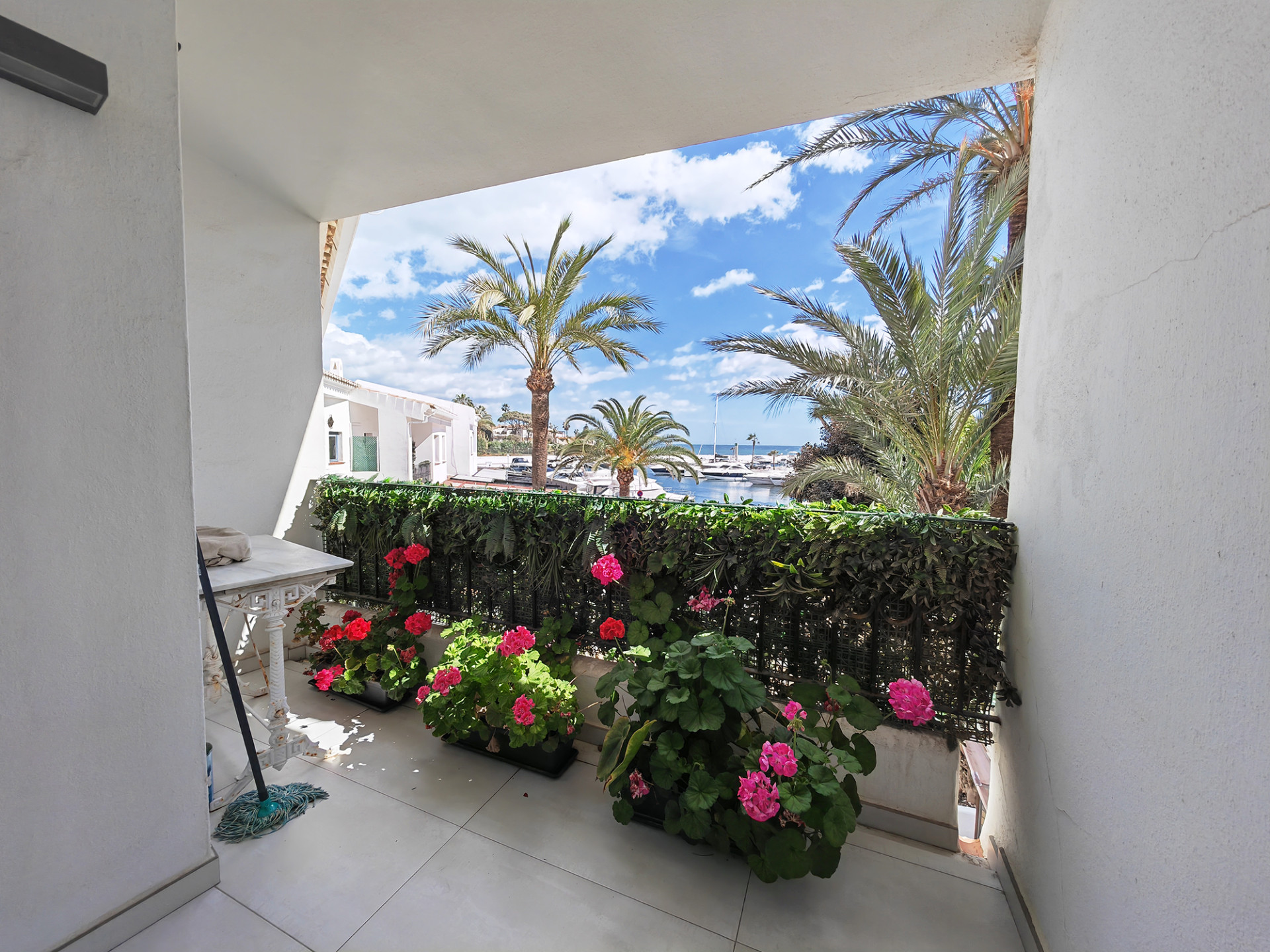 2 Bedroom Apartment in Marbella - Photo 15