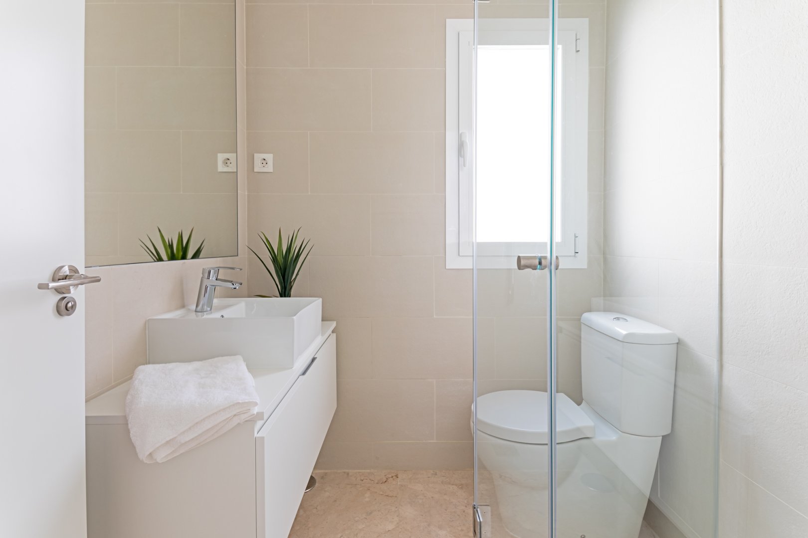 3 Bedroom Apartment in Benahavís - Photo 8