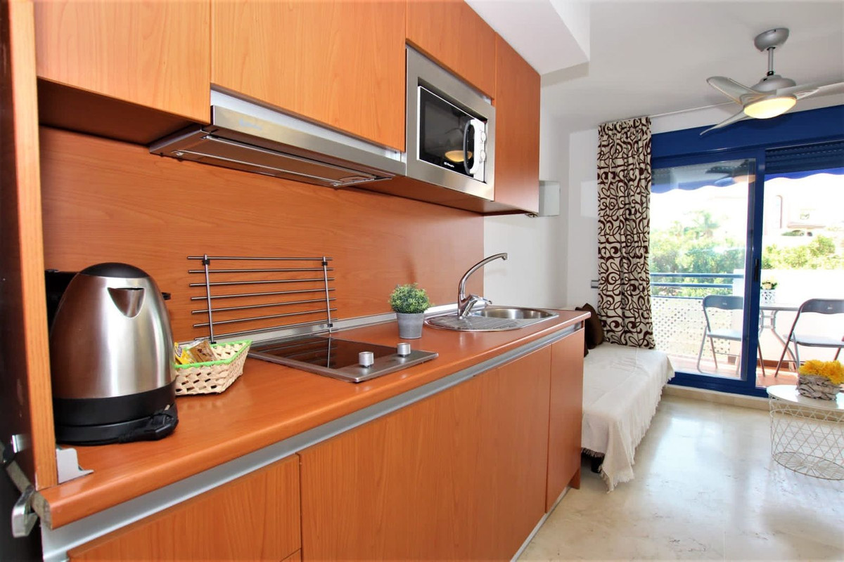 1 Bedroom Apartment in Benalmádena - Foto 2