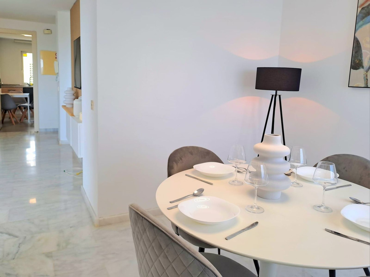 2 Bedroom Apartment in Estepona - Photo 10