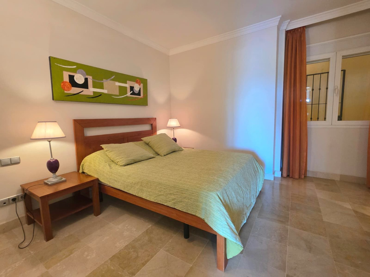 2 Bedroom Apartment in Estepona - Photo 17