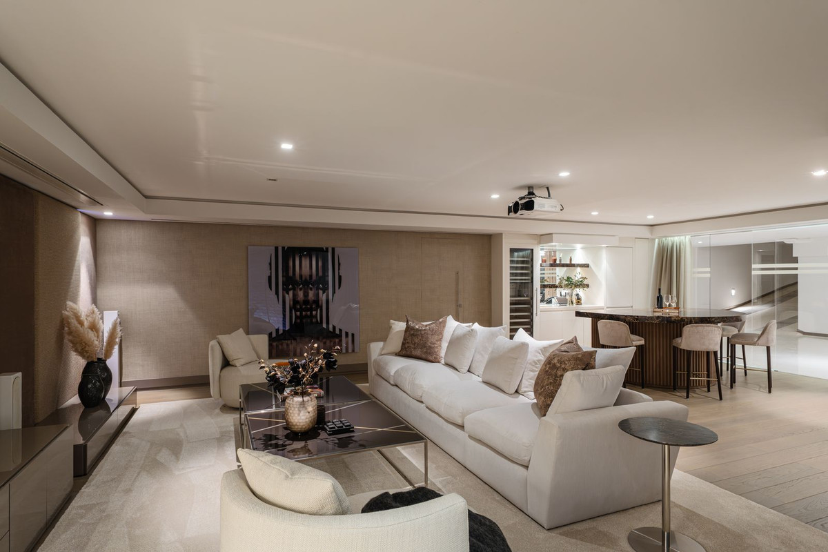 4 Bedroom Villa in Marbella - Photo 26